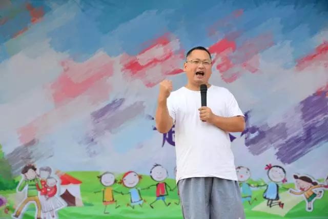 廣東博皓公司總經(jīng)理、鷹之家班主任尹總，為我們本次運(yùn)動(dòng)會(huì)致開幕詞