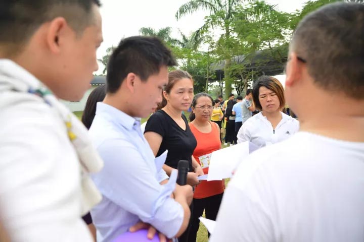 口哨發(fā)令、旗幟落下，比賽的完美呈現(xiàn)，離不開裁判員的辛苦付出，低調(diào)是他們的代名詞