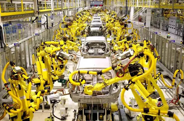 工業(yè)機(jī)器人已經(jīng)在汽車廠、船艇廠等工作場(chǎng)景證明了自己的價(jià)值