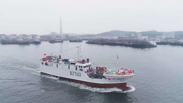 我國自主建造的首批兩艘大洋性玻璃鋼超低溫金槍魚延繩釣船隆興801和隆興802順利啟航，對于我國的玻璃鋼漁船產(chǎn)業(yè)化進(jìn)程具有里程碑式的重要而深遠(yuǎn)的意義。廣東博皓提供玻璃鋼船艇選材解決方案。