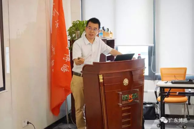 金陵力聯(lián)思有限公司工程師徐秀華講解《樹脂、膠衣產(chǎn)品知識及應用》
